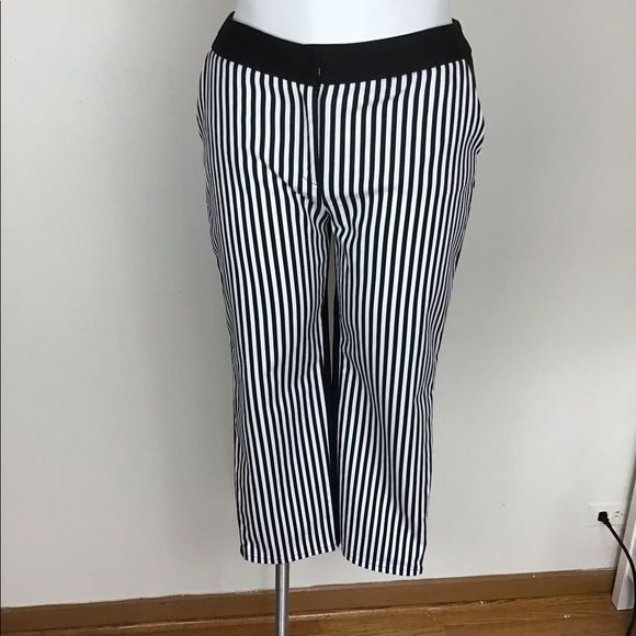Chico’s black and white striped capris size 2 or equivalent to a 12/14. - Picture 1 of 7